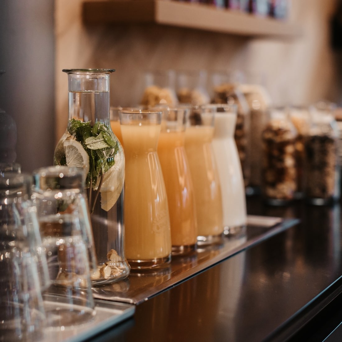 Säfte am Frühstücksbuffet