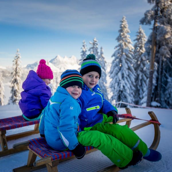 Rodeln mit Kinder in Filzmoos © TVB Filzmoos, Tom Lamm