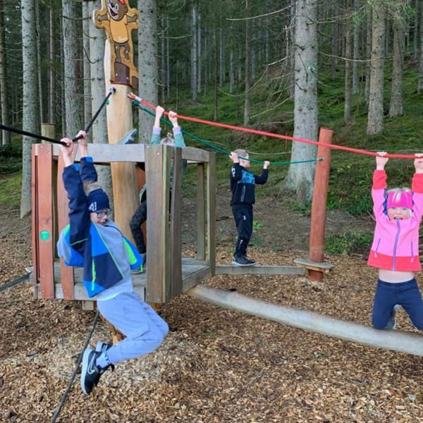 Kinder beim Bärtlweg
