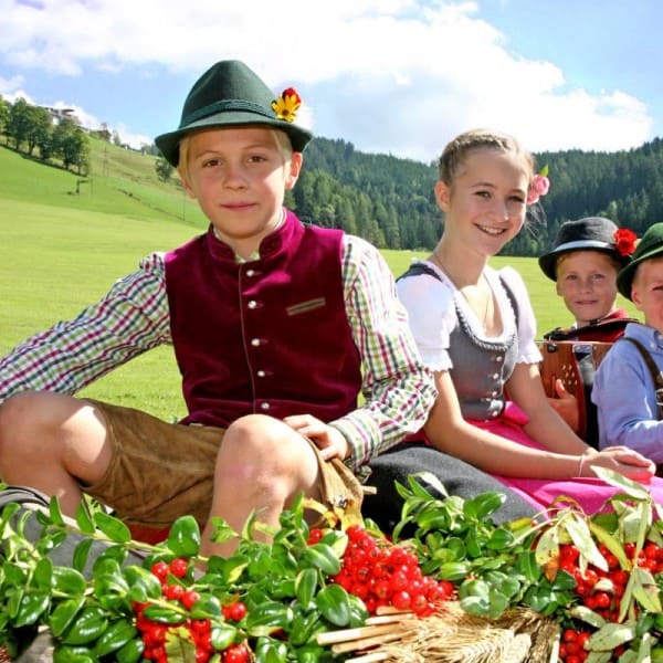 Bauernfest Kinder in Trachtenmode © Tourismusinformation Filzmoos/Christian Ebner
