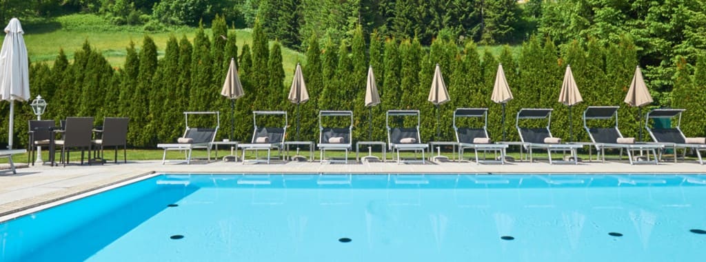 Hauseigener Swimmingpool im Freien